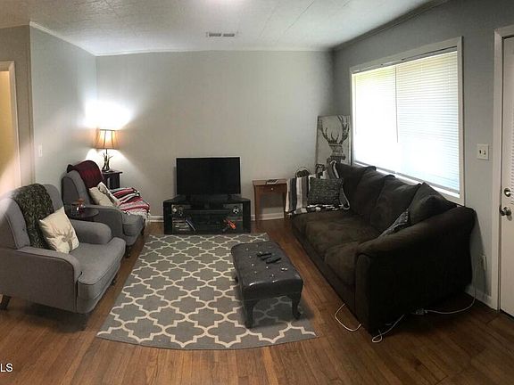 3rd image of 107 Philhurst St