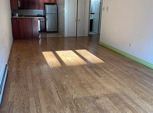 916 Manhattan Ave #2F, Brooklyn, NY 11222