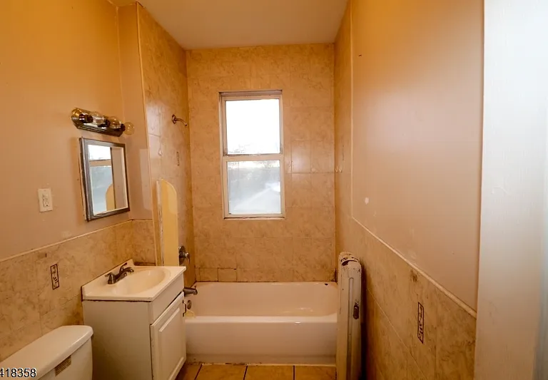 413 Lyons Ave #2L — Photo 14