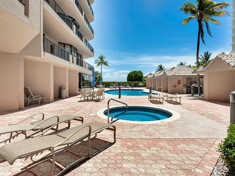 530 Ocean Dr #202 — Photo 24