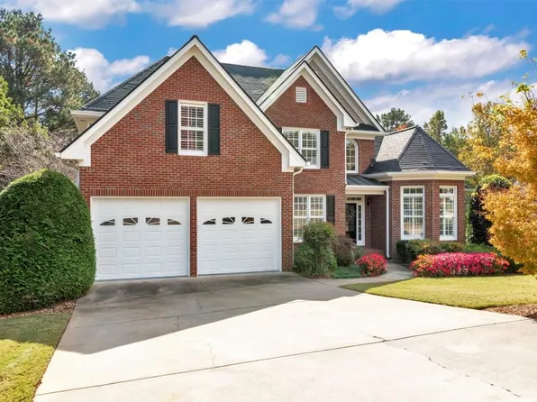 8815 Forest Path Dr, Gainesville, GA 30506