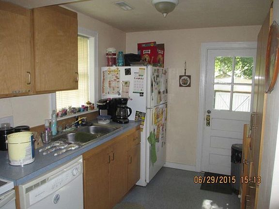 4th image of 2800 Dellrose Ave