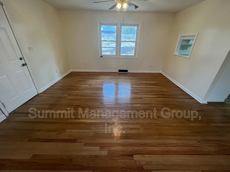 3 bed, 1.0 bath, $1,525 — Photo 4