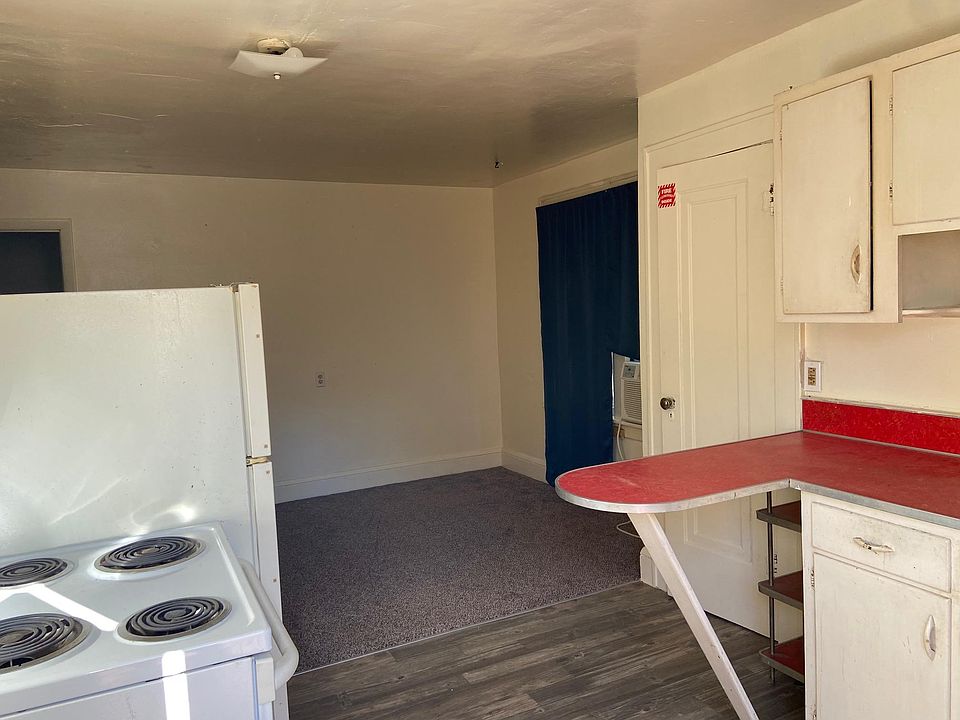 2nd image of 614 Tanglewood St #3