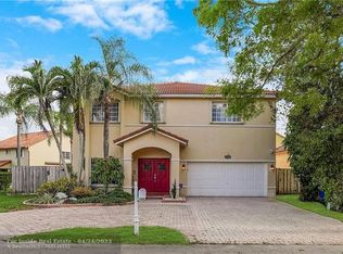 7724 NW 193rd Ter, Hialeah, FL 33015