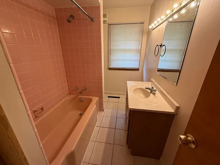 1705 Northwestern Ave — Photo 9
