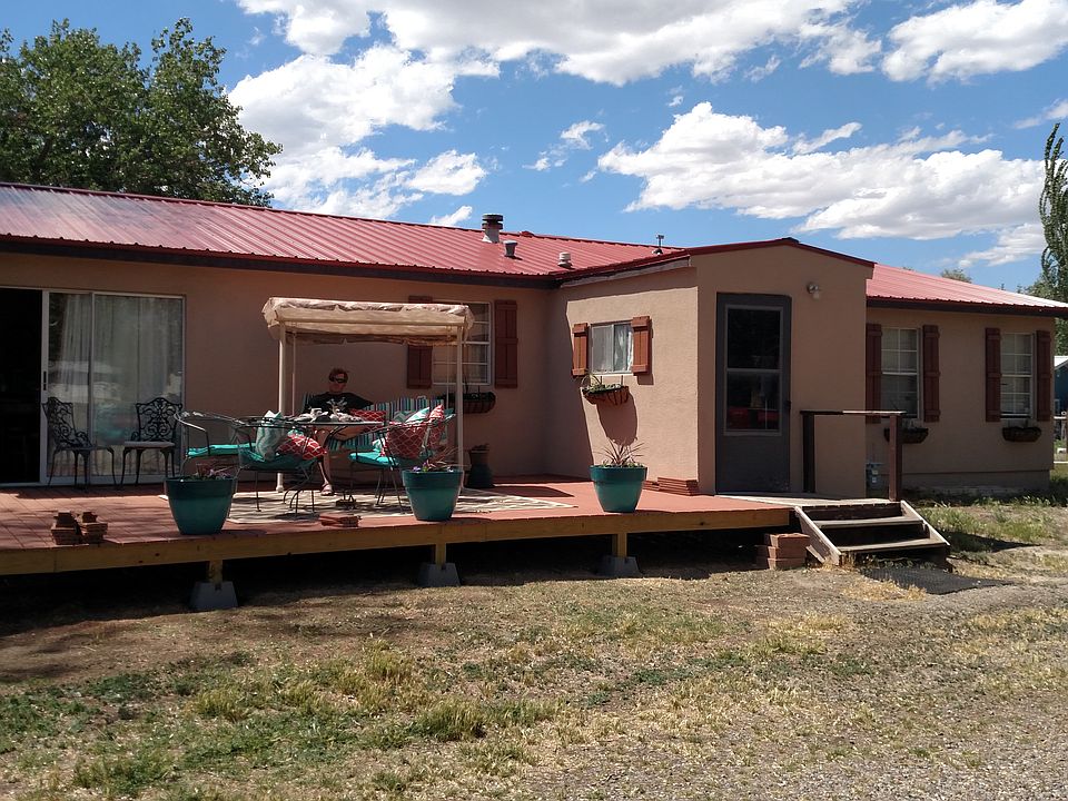 Large deck w/ mud room entry
