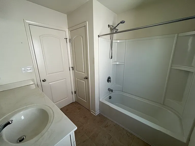 2045 Lakecrest Dr — Photo 28