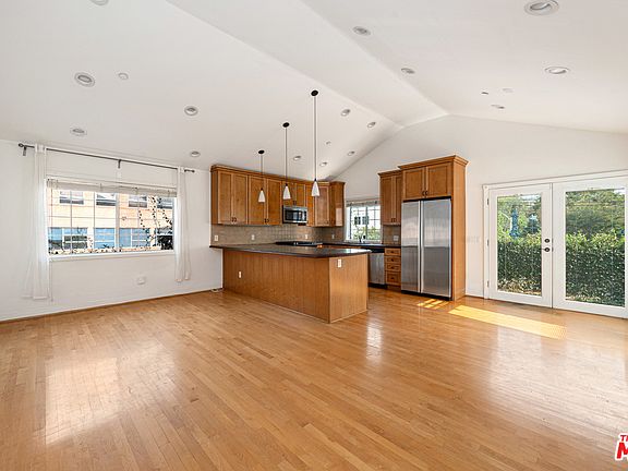 3rd image of 456 1/2 Smithwood Dr