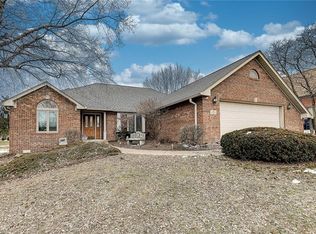 1404 Park Meadow Dr, Beech Grove, IN 46107