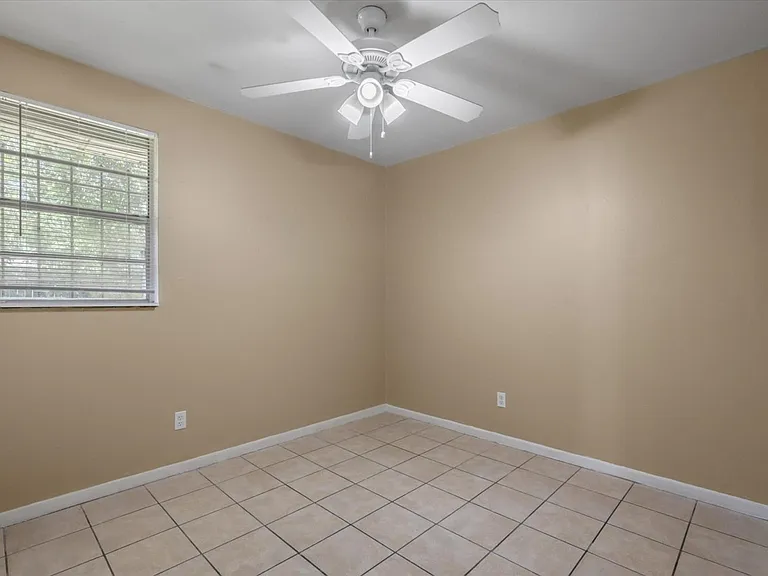 2352 Yorkshire Dr — Photo 26