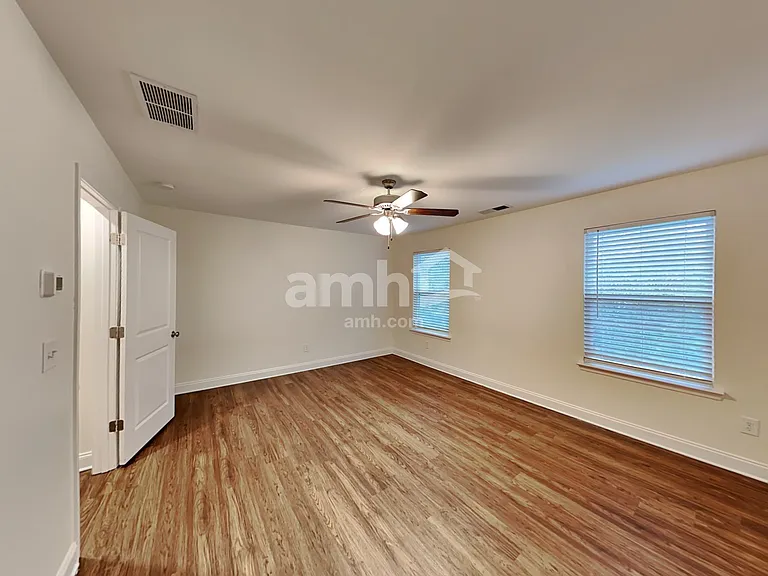 138 Cobblestone Dr — Photo 8