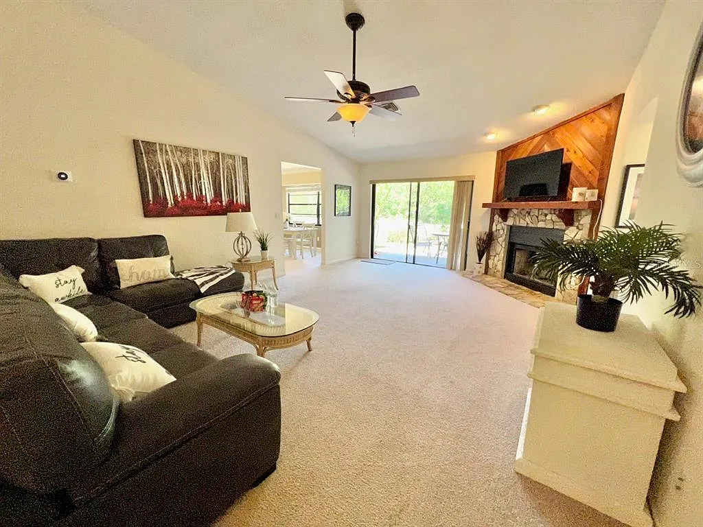 4 bed, 3.0 bath, 2446 sqft, $3,900 — Photo 2
