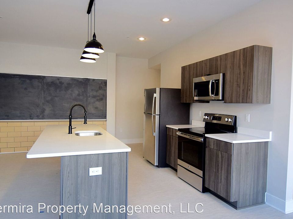 2nd image of 928 S East Ave #L4