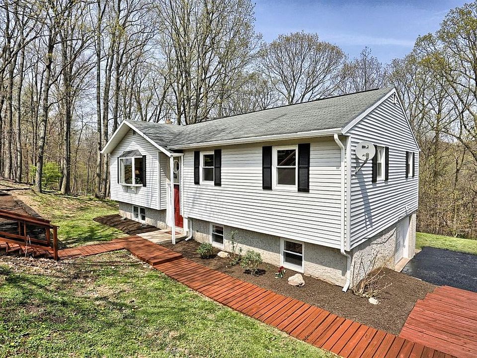 Welcome to 33 Oliver Dr!