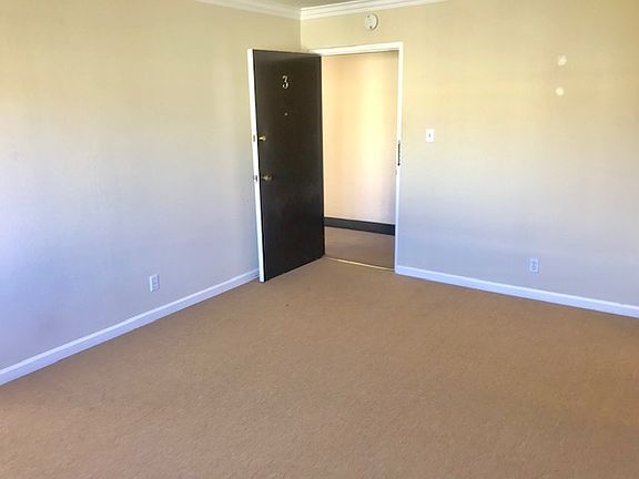 4th image of 1700 Waller St APT 3