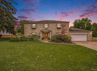 3871 N Adams Rd, Bloomfield Hills, MI 48304