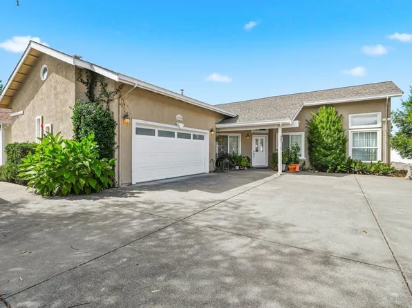 17905 Bunker Rd, Hidden Valley Lake, CA 95467