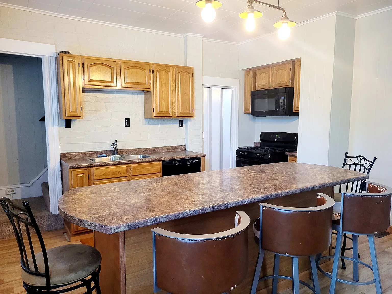 3 bed, 1400 sqft, $950 — Photo 2