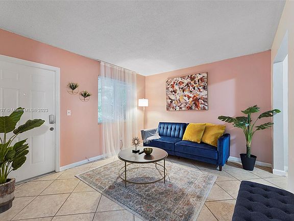 5th image of 828 SW 2nd St