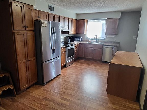 5th image of 215 W Summit St