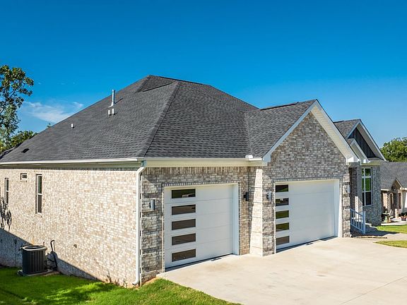 4th image of 9849 Laurel Oak Dr