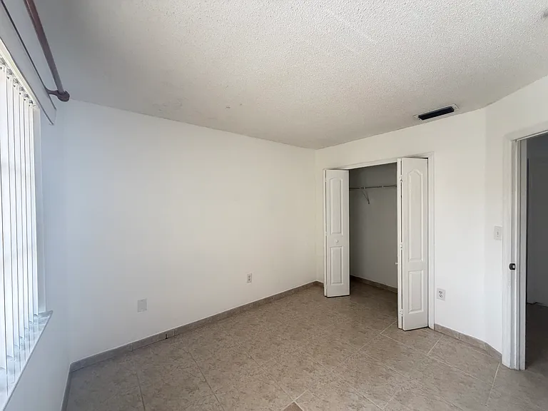 2553 W 76th St #202 — Photo 18