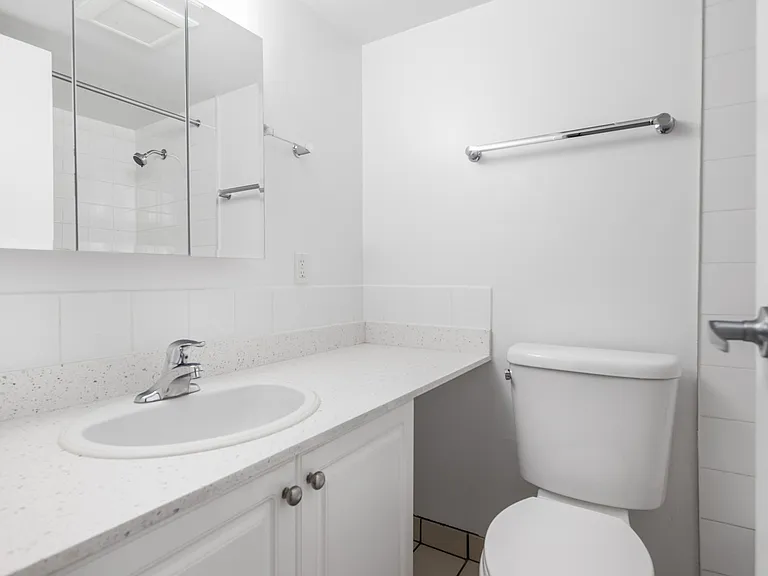 1160 Haro St #1201 — Photo 10