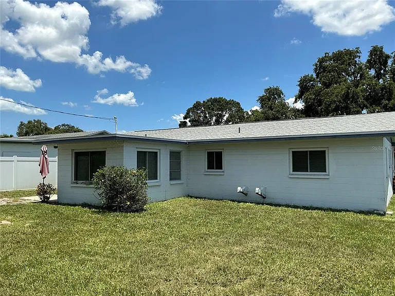 10888 Temple Ave — Photo 18