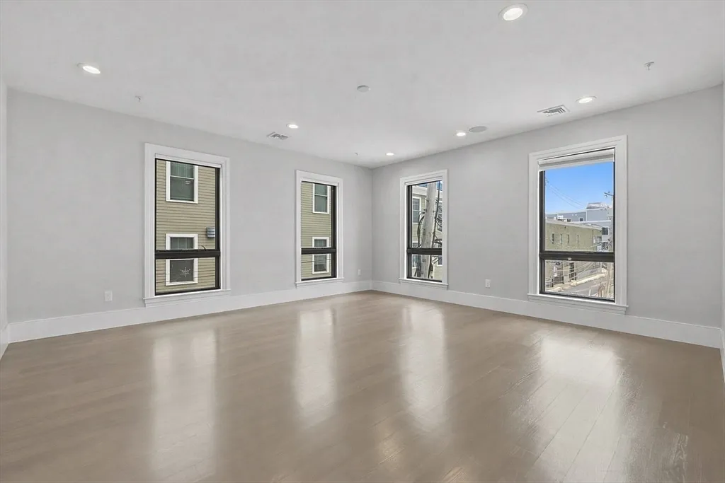 1 bed, 1.5 bath, $3,000 — Photo 4