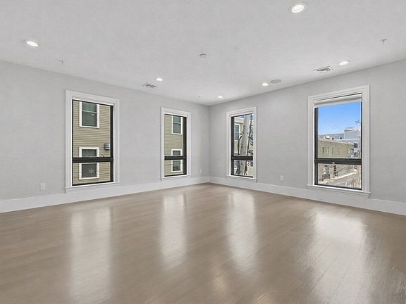 4th image of 159 Salem St APT 3