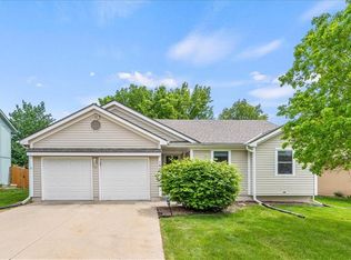 1605 NE Misty Ln, Lees Summit, MO 64086