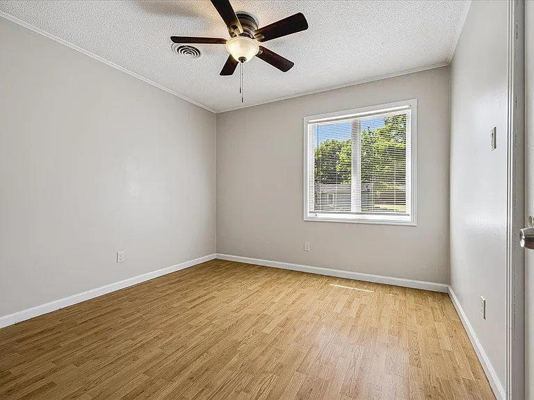 1532 Christine Cv — Photo 19