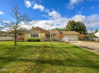 24 Rockland Dr, Pittsfield, MA 01201