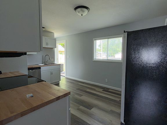3rd image of 1516 N Mattis Ave