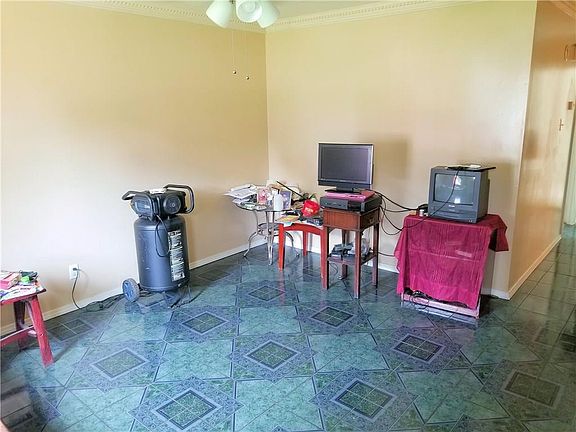 3rd image of 4004 Pond St