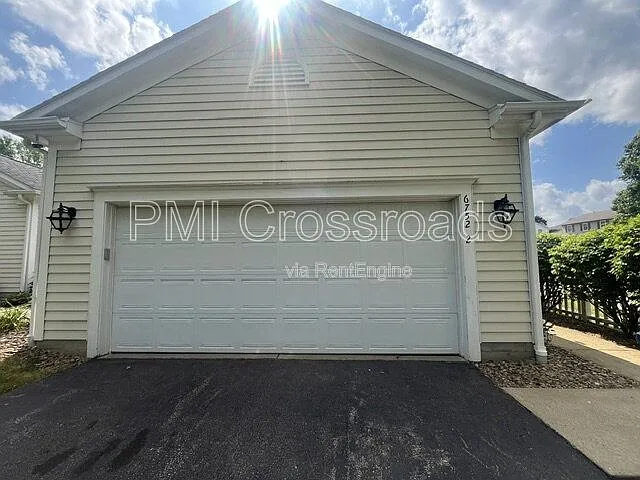 2 bed, 2.0 bath, 1332 sqft, $1,525 — Photo 2