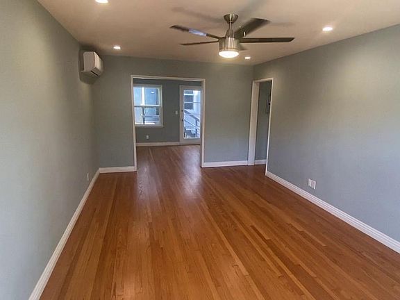 3rd image of 104 Gaviota Ave