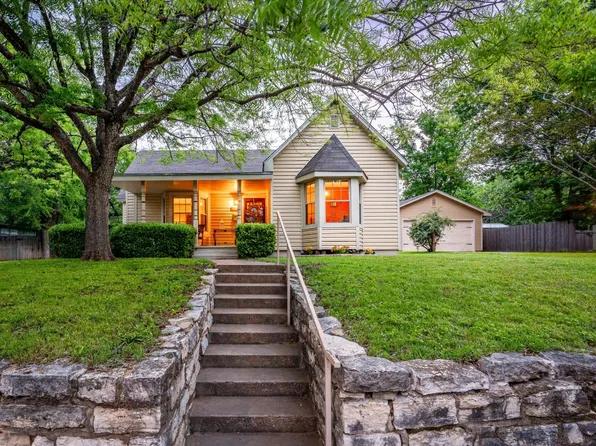 125 S Travis St, Granbury, TX 76048