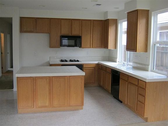 3rd image of 1422 Hunter Creek Dr