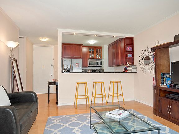 3rd image of 235 E 40th St APT 22E