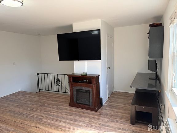 5th image of 72 Fox Rd APT 7B