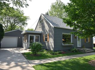 4221 N 94th St, Wauwatosa, WI 53222