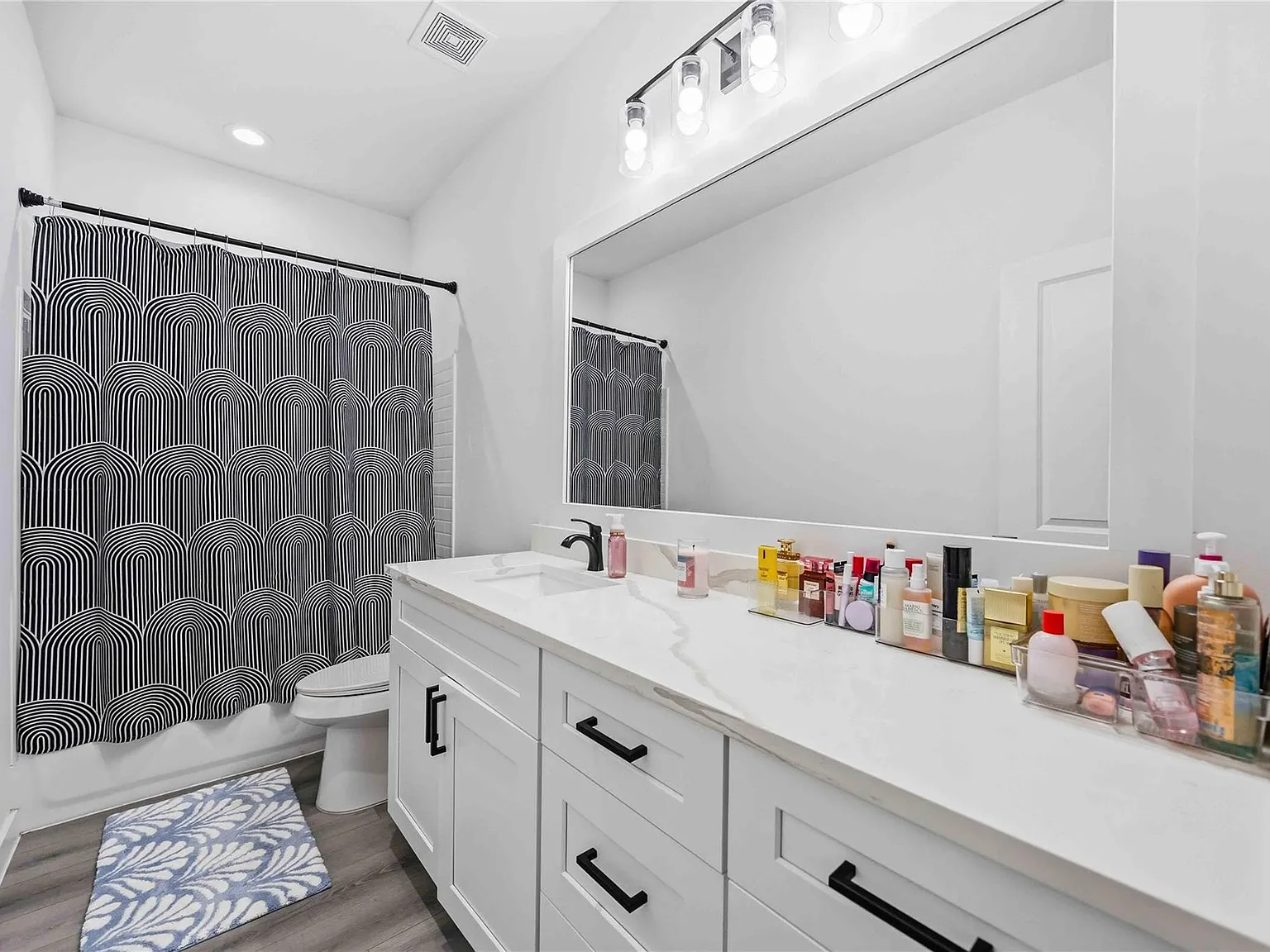 3 bed, 2.0 bath, 1250 sqft, $1,705 — Photo 3