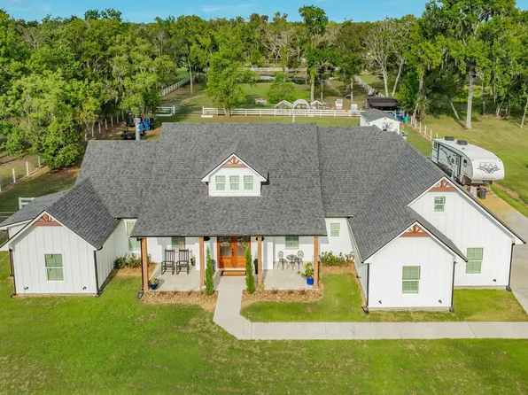 206 Black Oak Dr, Angleton, TX 77515