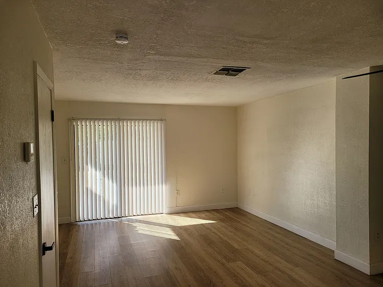 1236 Dovehill Dr — Photo 31