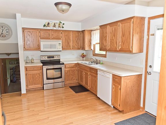 4th image of 1655 Carol Anne Dr