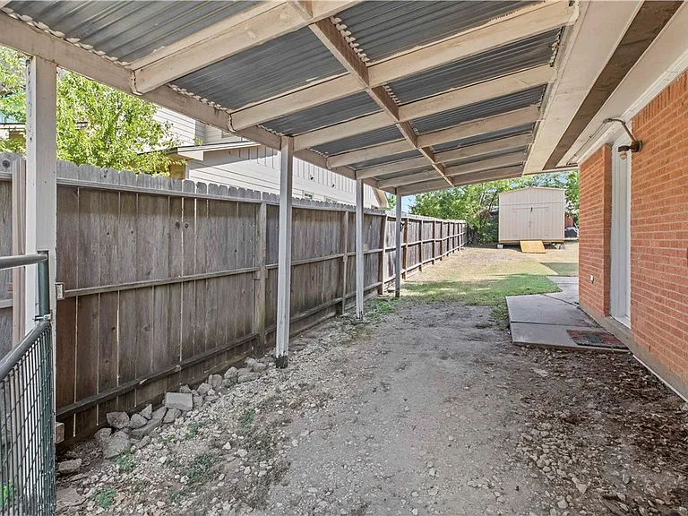 209 Helena St — Photo 22