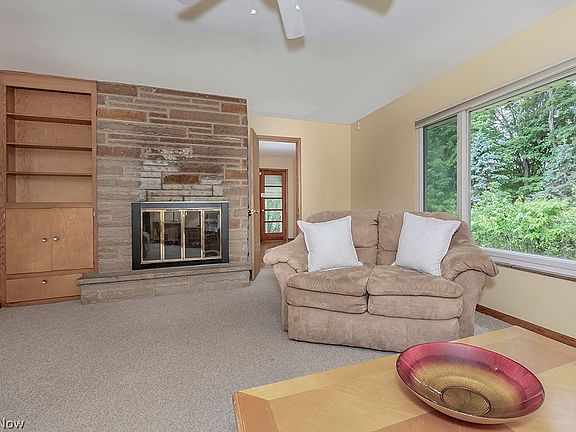 5th image of 25 Hemlock Ln