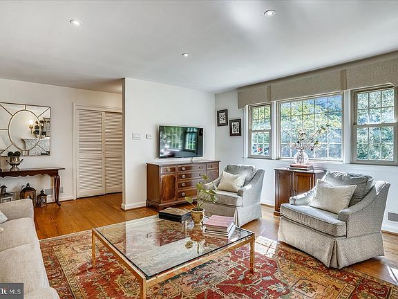 5th image of 8318 Ashwood Dr